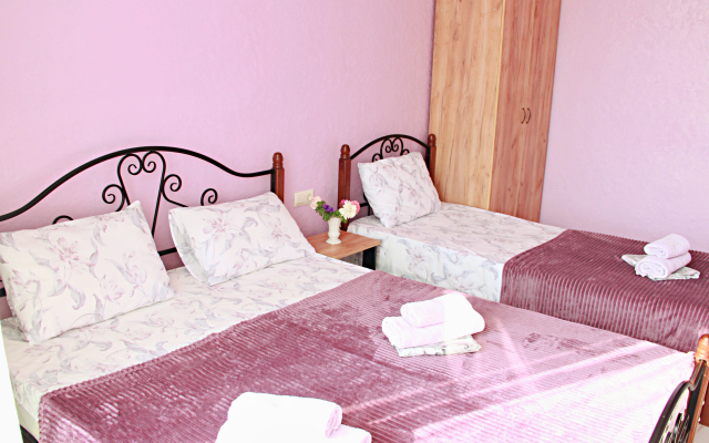 Rozovaya Laguna Guest House
