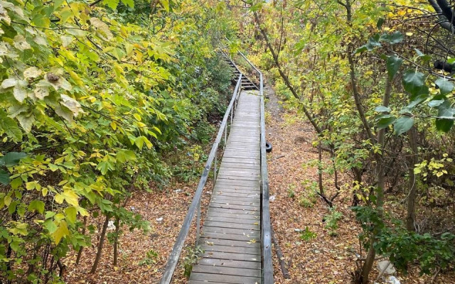 Квартира с панорамными окнами с видом на озеро