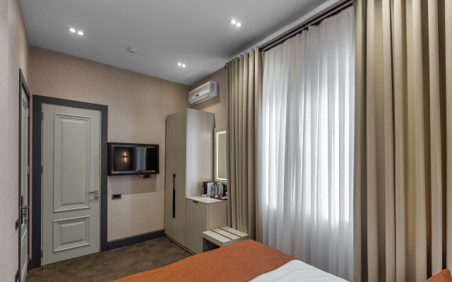 Nizami Central Park Hotel
