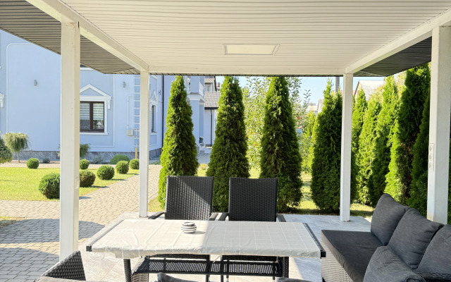 Lebediny Guest House