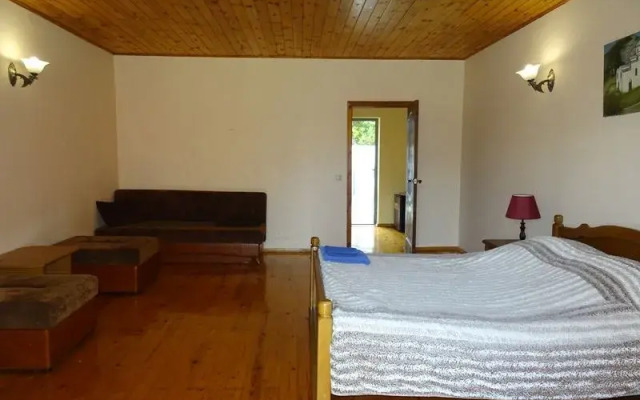 Dautiya Guest House