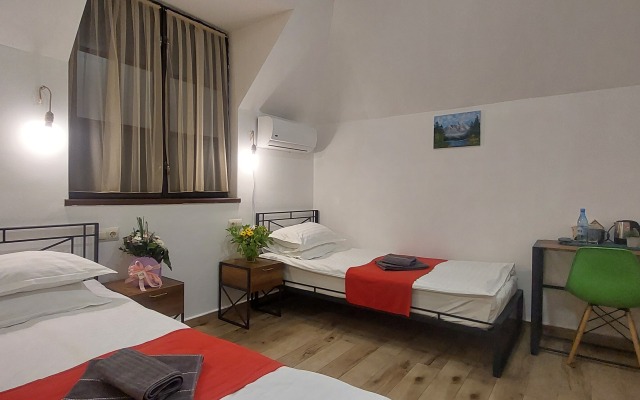 Blur Inn Gallery Hotel