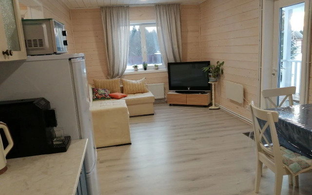 Chastnyij Dom s Verandoj i Saunoj Private House