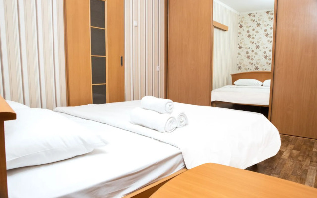 Апартаменты Просторная 2х Комнатная на Алексеева 115