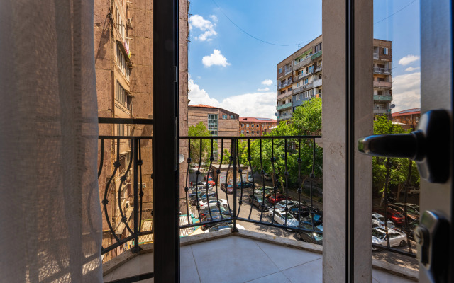 KeyGo #0161, 1 Bedroom, Designed with Balcony Apartments