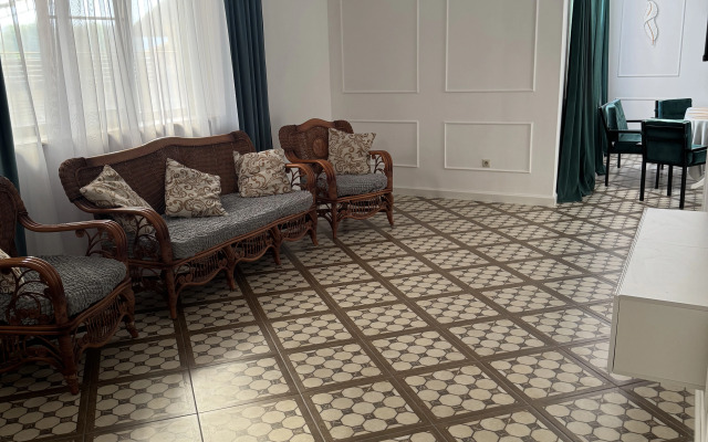 S Basseynom Private House