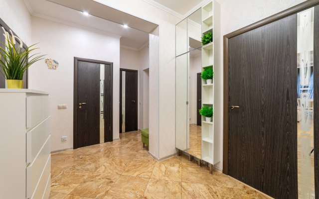 S Dvumya Terrasami I Basseynom Flat