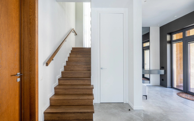 Частный дом 2-х этажный коттедж с дизайнерским ремонтом