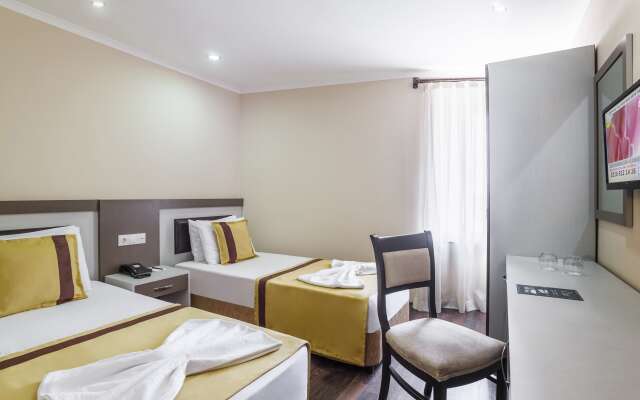 Ayhan Hotel