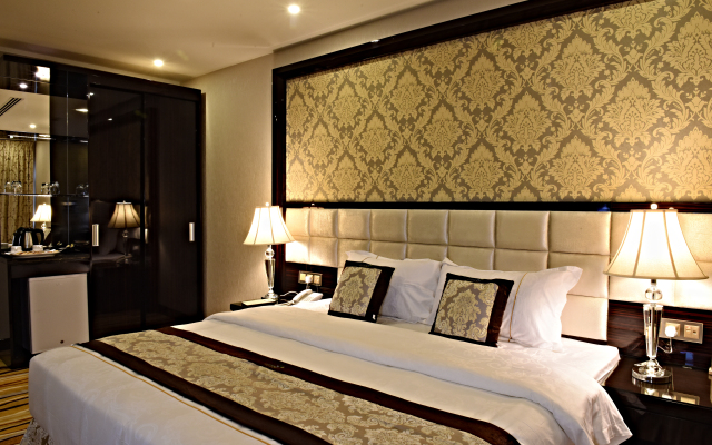 Отель Garden Plaza