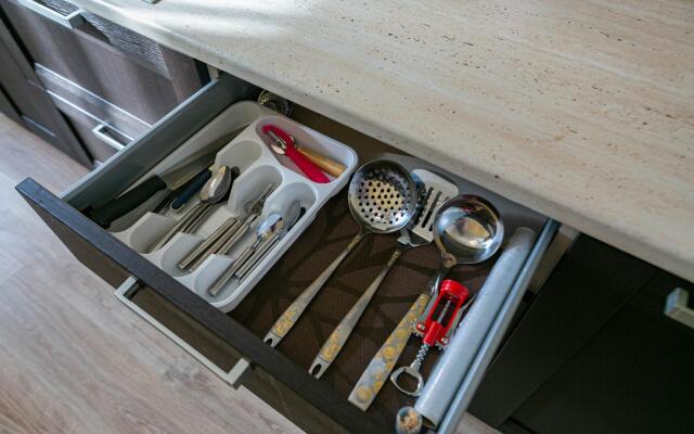 Апартаменты однокомнатные (97) Серебровская 91