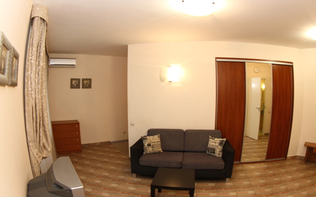 Garden Apartment Na Ekaterininskoy