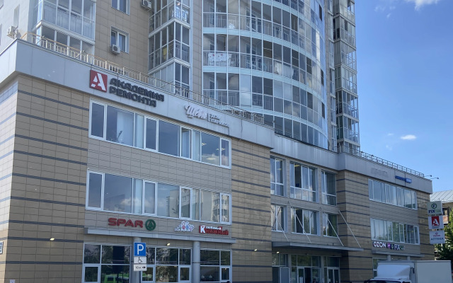 Prostornaya Odnokomnatnaya S Khoroshey Lokatsiey Flat