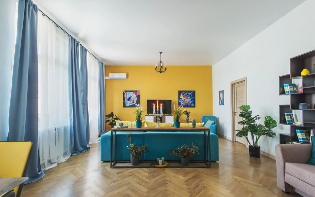 Квартира GM Apartments в легендарном Доме на Набережной