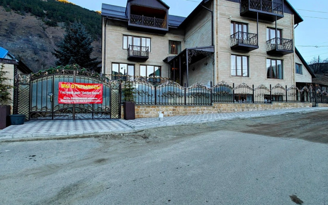 Отель Golden House