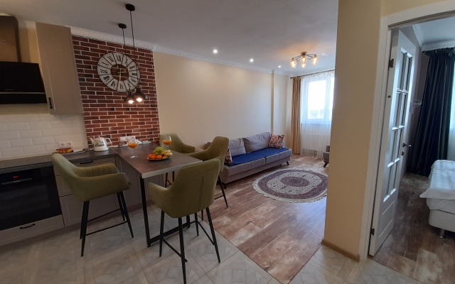 Dizaynerskaya 2-h komnatnaia studiya v elitnom ZHK Apartments