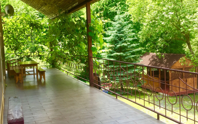 V Gorakh Dlya Semeynogo Otdykha Private House