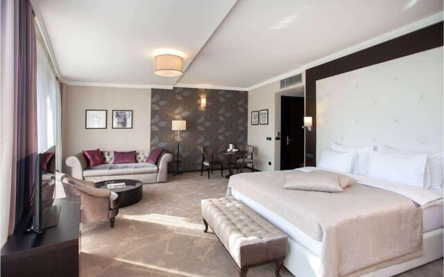 Constantine the Great Hotel