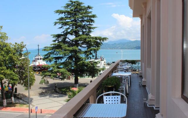 Moni Hotel