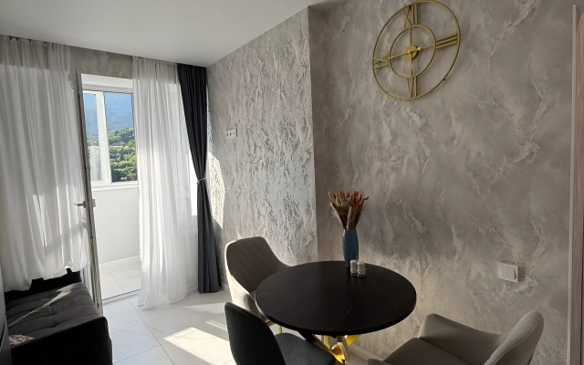Komfortnaya Kvartira V Kurortnom Gorode Yalta Flat