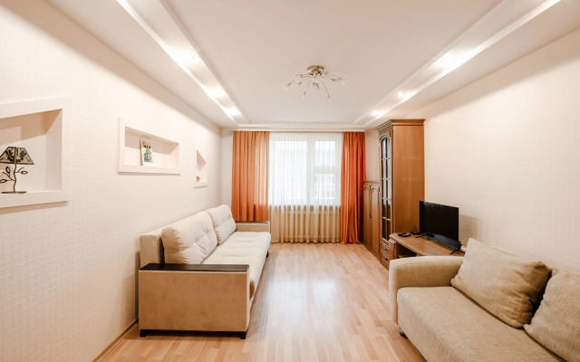 Ryadom s tsentrom i vokzalom na 9 gostei Flat