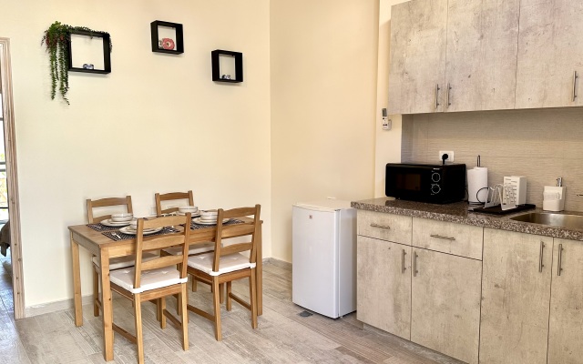 Shikarnye Apartamenty Ryadom s Parizhskoy Ploschadyyu v Khayfe Apartments