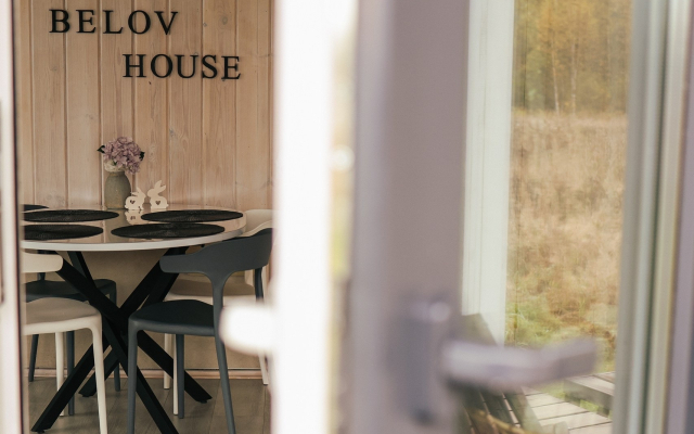 Частный дом  Belov House  с панорамным остеклением у леса