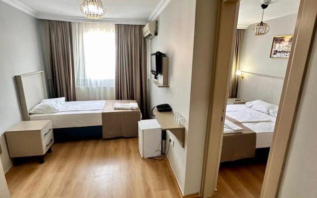 Crowned Exclusive Hotel
