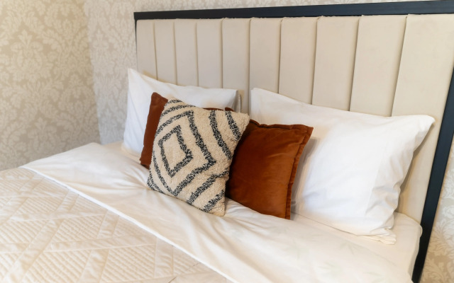 Двухкомнатные апартаменты Stepanenkov для 8 гостей на Татищева 49