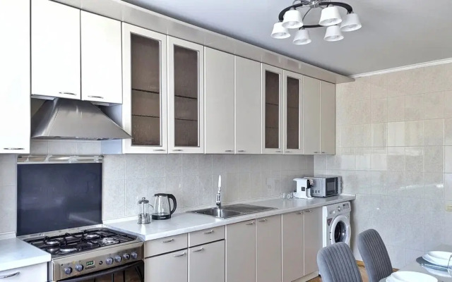 Bolshaya uyutnaya vozle parka flat