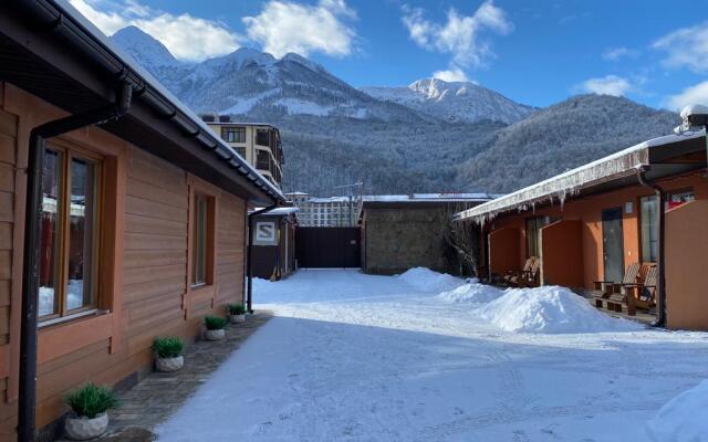 Medvezhiy Dom Guest House