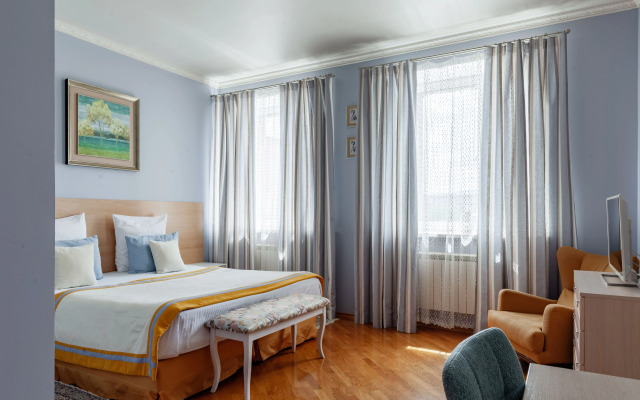 PoliArt Hotel