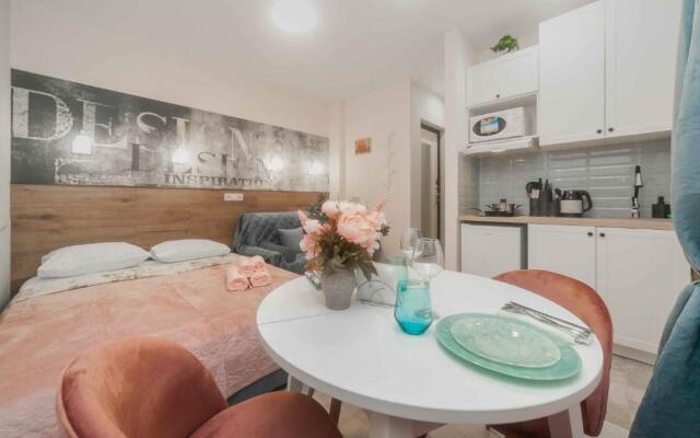 Sandi Na Ul Fridrikha Engelsa 3 Apartments