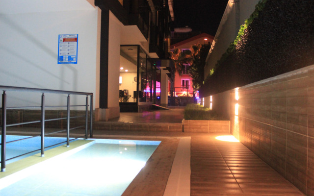 Retro Star Suites Hotel