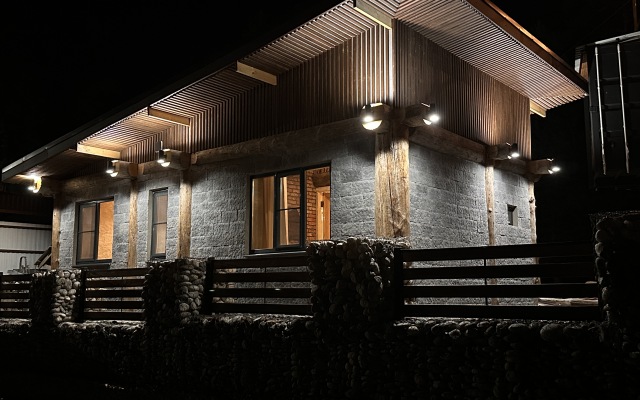 Gnѣzdo S Kaminom i Dvumya Spalnyami Private House