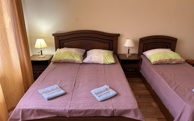 Otdyih V Loo Guest House