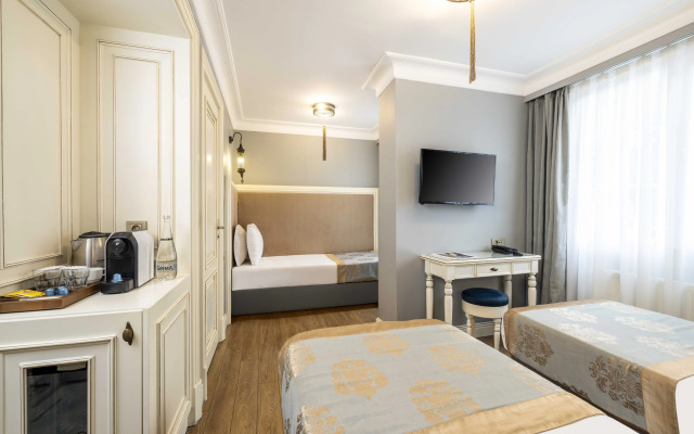 Raymond Old City Hotel