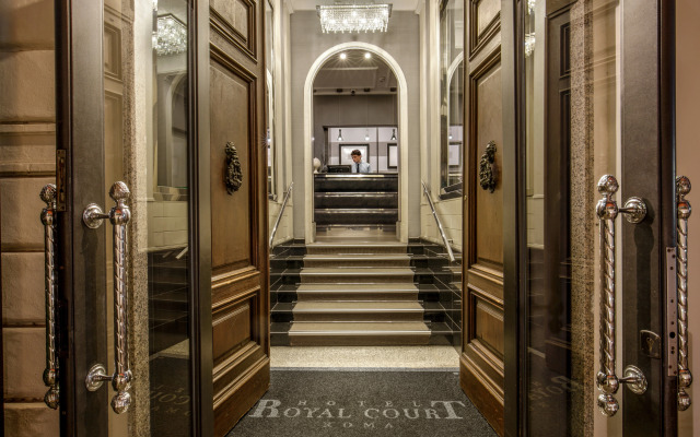 Отель Royal Court
