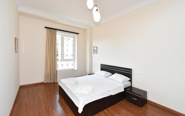 4-Komn. V Zdanii Bulvar Plaza, di644 Flat