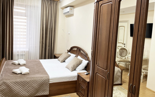 Отель Академия