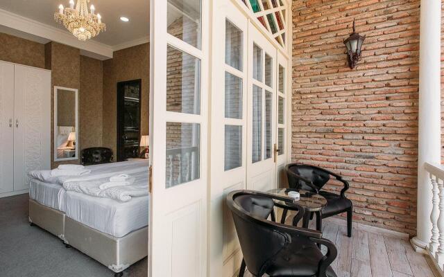 Aivani Hotel