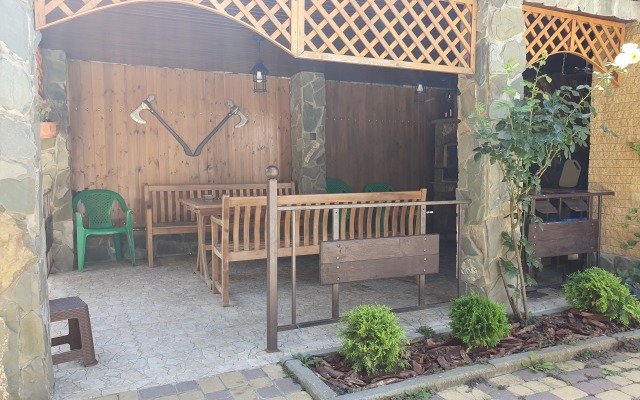 Zamok Na Zemlyanichnoj Guest House