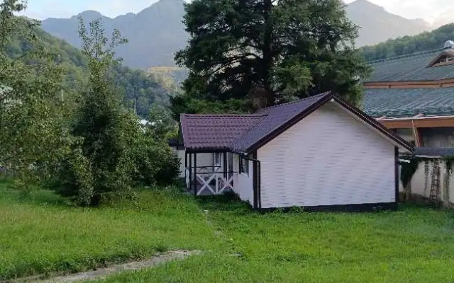 Uyutny Dom S Mangalnoy Zonoy Private house