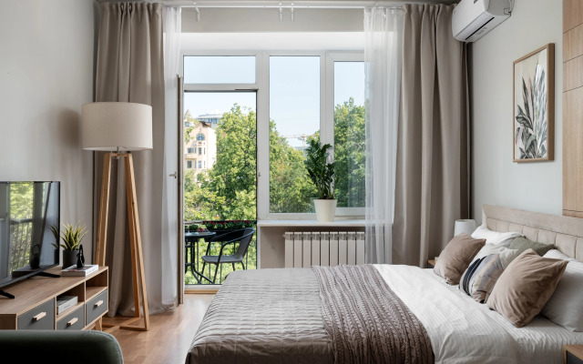 GM with a view of Patriarch Ponds Apartments