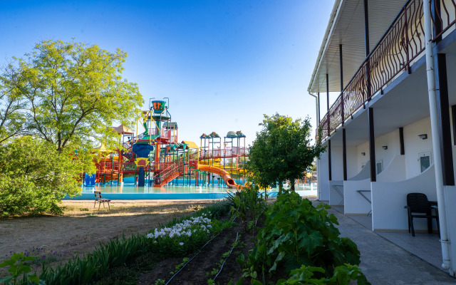 Курортный отель Азовский