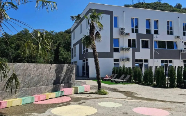 Uyutnaya Studiya S Basseynom Na Territorii Apartments