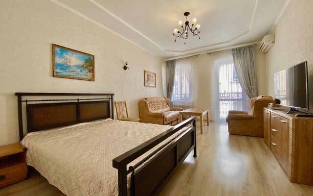 Serdtse Naberezhnoj Yaltyi Flat