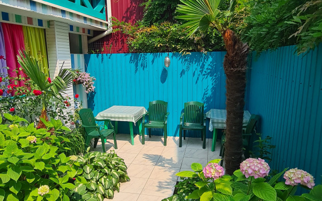 Uyut Loo Guest House