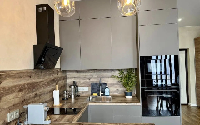 Квартира Современная студия с балконом и видом на море