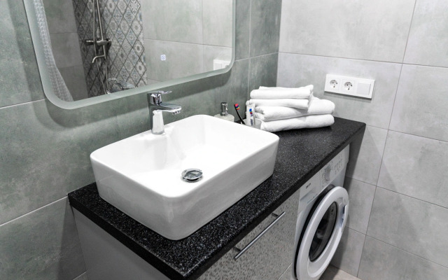 Апартаменты-студия Цветы 30 кв.м. с двуспальным диваном и панорамными окнами, 6 этаж